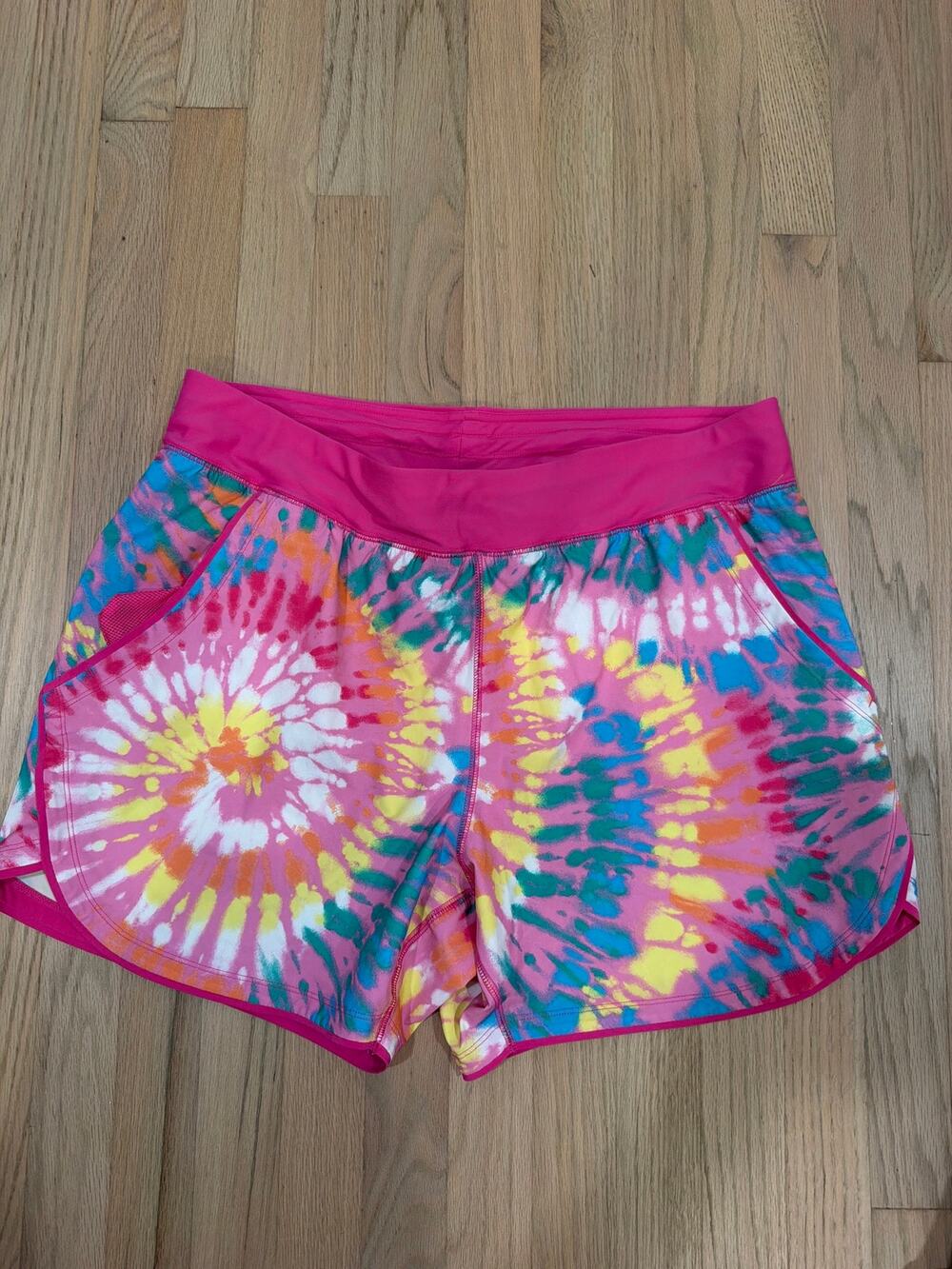 Lands End womens quick dry surf and turf shorts tie dye pull on